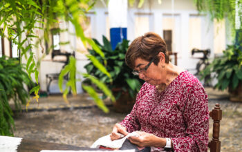 elida-artesana-bordado-1 elida-artesana-bordado-1