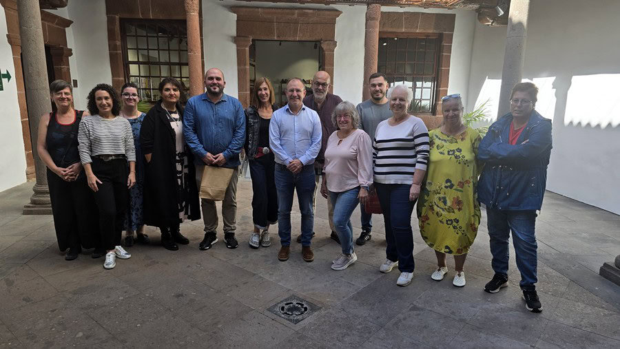 Más de 20 oficios protagonizan la Muestra de Artesanía de Navidad en el Palacio Salazar